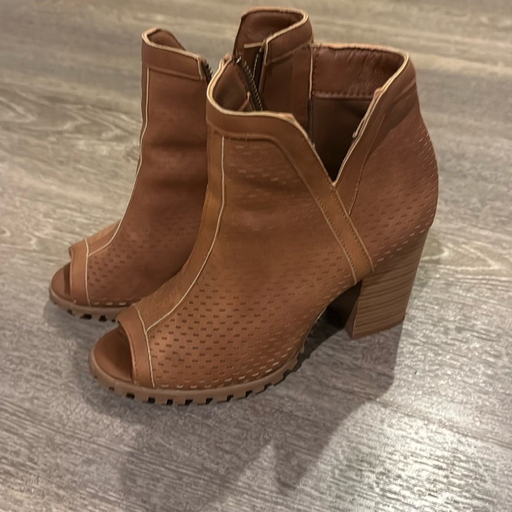 Brown boots size 7